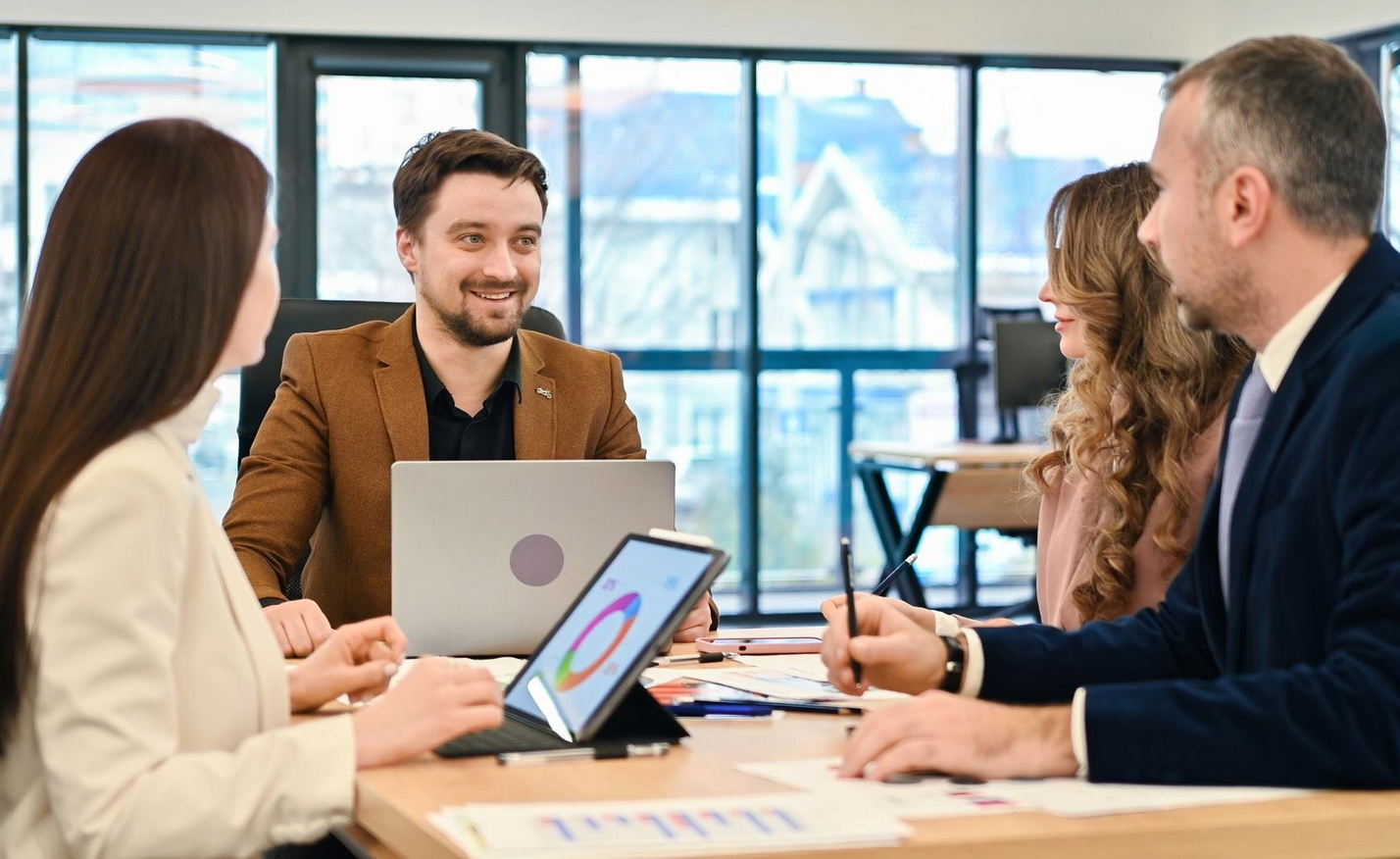 Beratungsgespräch im professionellen Umfeld